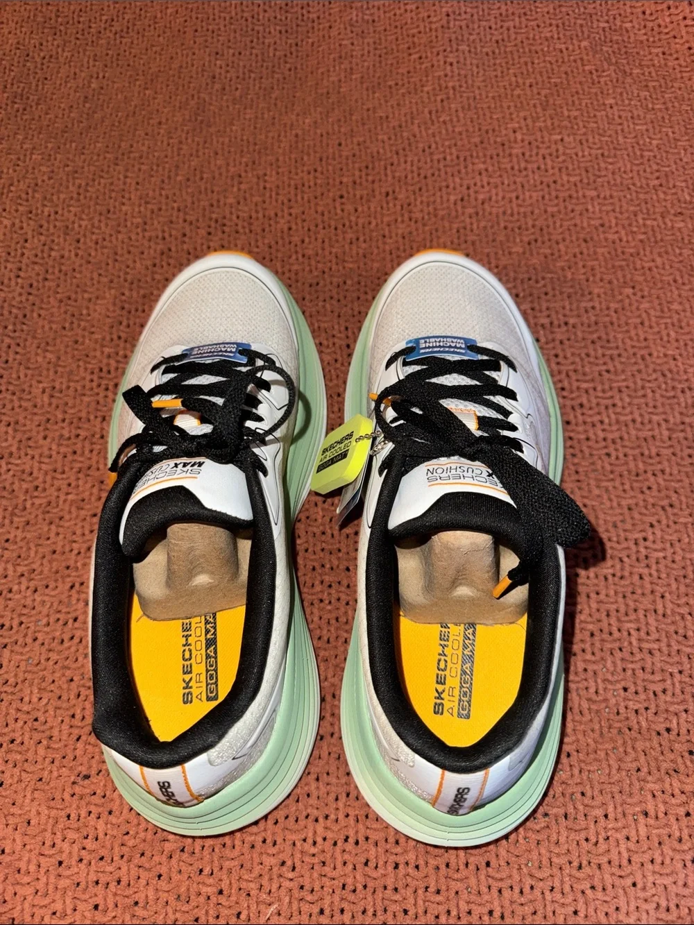💚🖤🤍🧡Skechers White, Mint & Orange Max Cushion Platform Sneakers